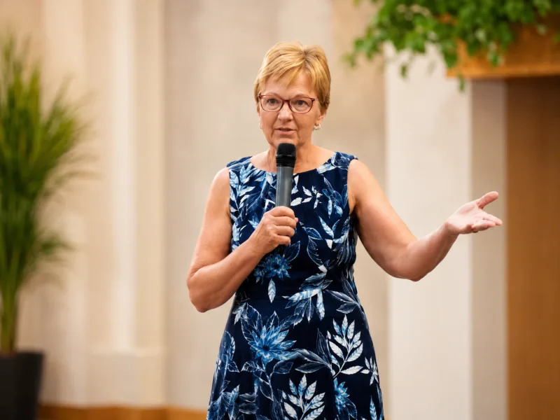 Shelley Boyes speaking at a church engagement